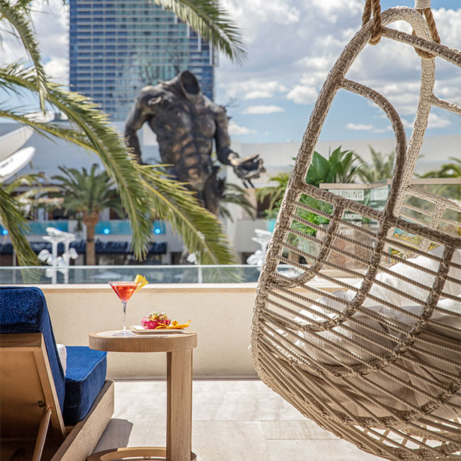 Palms Kaos pool swinging chair