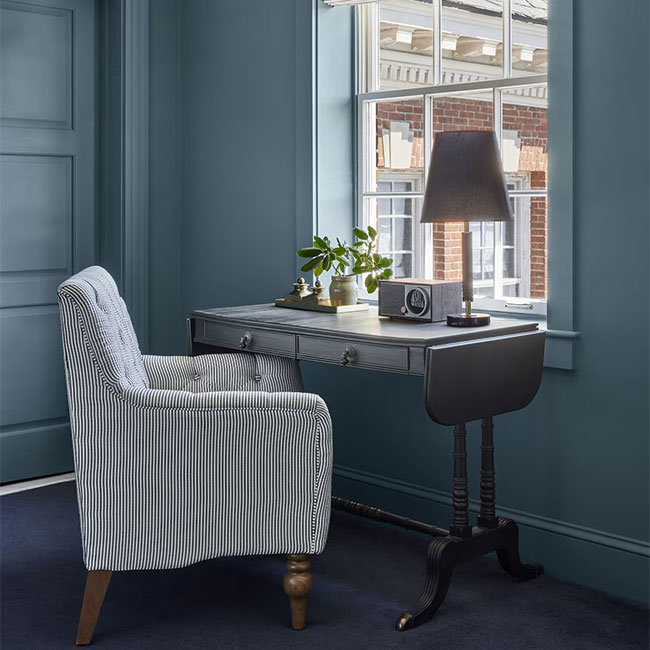 Vanderbilt window chair